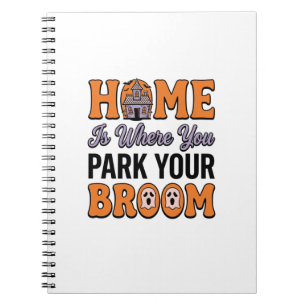 Halloween Heim Parken Sie Ihren Besen Vintage-Typo Notizblock