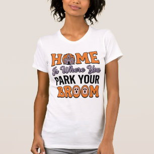 Halloween Heim Parken Sie Ihren Besen Vintage-Typo T-Shirt