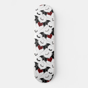 Halloween-Herz mit schwarzen Fledermausflügeln Skateboard