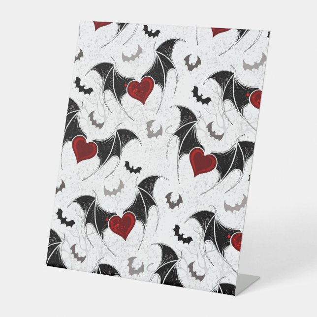 Halloween-Herz mit schwarzen Fledermausflügeln Sockelschild (Vorderseite)