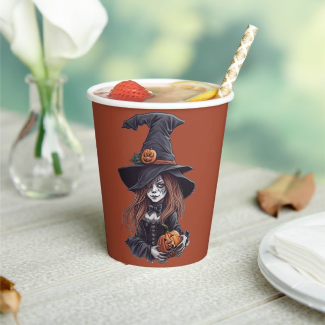 Halloween-Hexe mit Kürbis -  Pappbecher (In Situ)