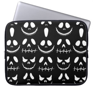 Halloween Hintergrund. Nahtloses Muster mit Halbwe Laptopschutzhülle