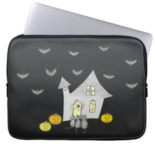 Halloween House, Schwarze Katzen, Fledermäuse, Kür Laptopschutzhülle