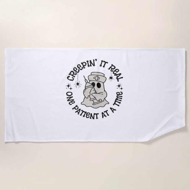 Halloween im Gesundheitswesen, ein echter Patient Strandtuch (Vorderseite)