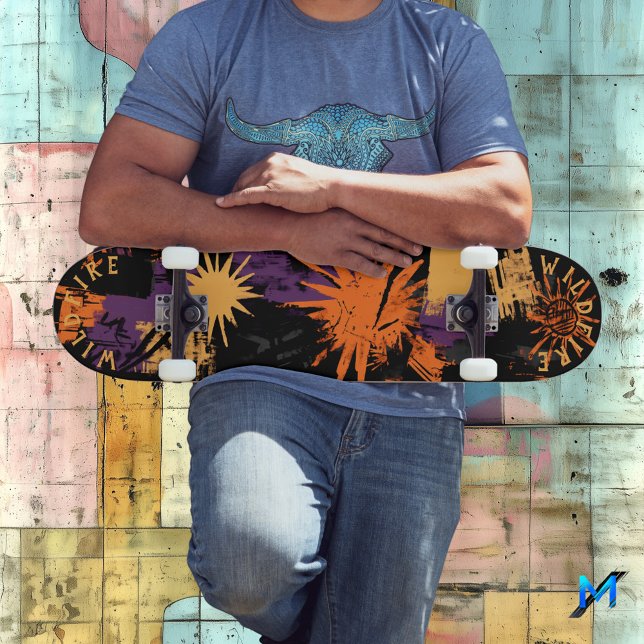 Halloween-Inspiriertes Graffiti mit Sunburst-Muste Skateboard (Von Creator hochgeladen)