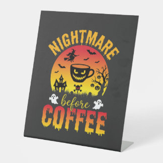 Halloween-Kaffee-Albtraum vor Kaffee Gruselig Ve Sockelschild