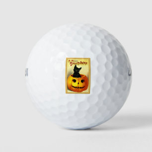 Halloween-Katze sitzt in Jack O Lantern Golfball