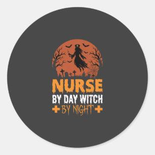 Halloween-Krankenschwester bei Tag, Hexe bei Nacht Runder Aufkleber