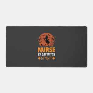 Halloween Krankenschwester bei Tag Hexe bei Nacht Schreibtischunterlage