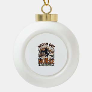 Halloween-Krankenschwester-Shirt Lustiges Hexenbes Keramik Kugel-Ornament
