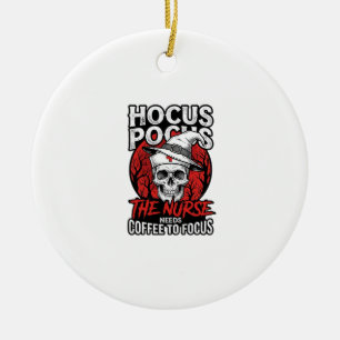 Halloween-Krankenschwester-Totenkopf-Kaffeefokus-V Keramik Ornament