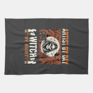 Halloween-Künstler bei Tag, Hexe bei Nacht-Design Geschirrtuch