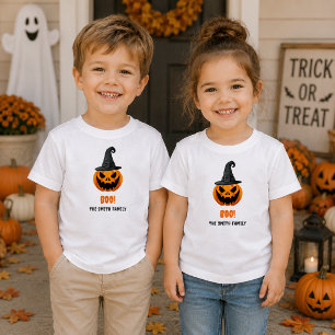 Halloween-Kürbis „BUH!“ – Personalisierter Name Kleinkind T-shirt