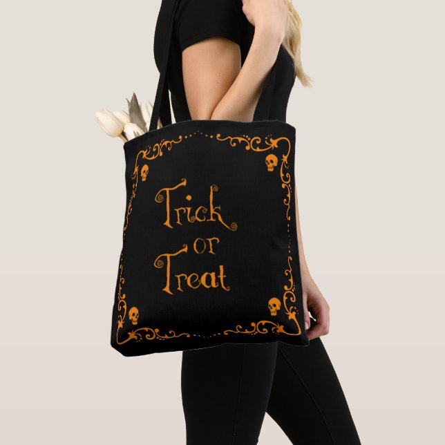 Halloween-Kürbis Orange und Schwarz Süßes oder Sau (Von Nahem)