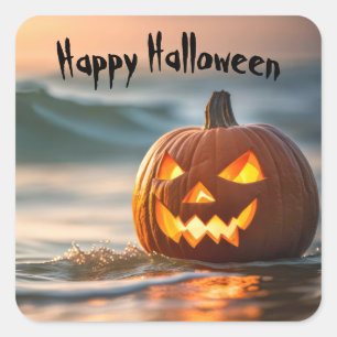 Halloween-Kürbislaterne am Meer Quadratischer Aufkleber