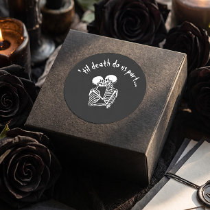 Halloween Küssendes Skelett Schwarze Hochzeit Runder Aufkleber