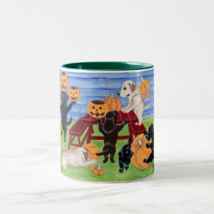 Halloween Labradors! Zweifarbige Tasse