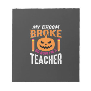 Halloween-Lehrer-Besen-Zerbrochener-Kürbis-Design Notizblock