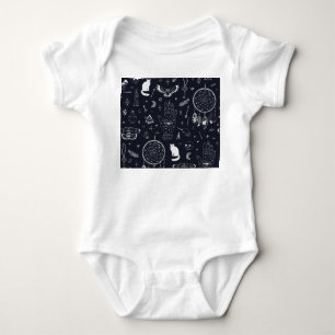 Halloween Magic: Vintages Doodle-Muster. Baby Strampler