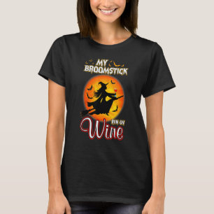 Halloween Magie mein Broomstick läuft auf dem Wein T-Shirt