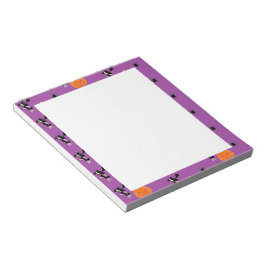 Halloween-Muster auf lila Notizblock