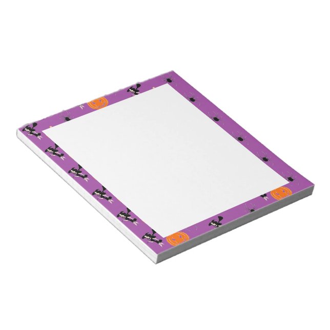 Halloween-Muster auf lila Notizblock (angewinkelt)
