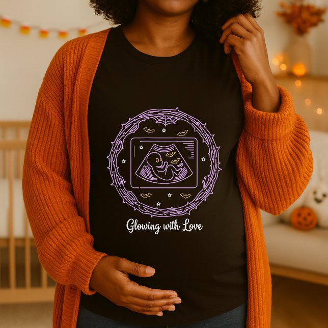 Halloween Mutterschaft strahlt mit Liebe T-Shirt (Von Creator hochgeladen)
