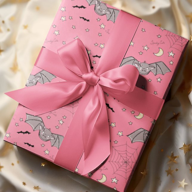 Halloween Niedliche Fledermäuse in Rosa Geschenkpapier (Adorable Kids Halloween Spooky Cute Bats, Moons, Stars, Spider Webs & Hand-written "Spooky Cute".)