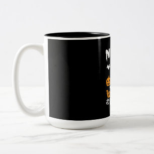 Halloween Nurse by Day Hexe by Night Birthday Zweifarbige Tasse