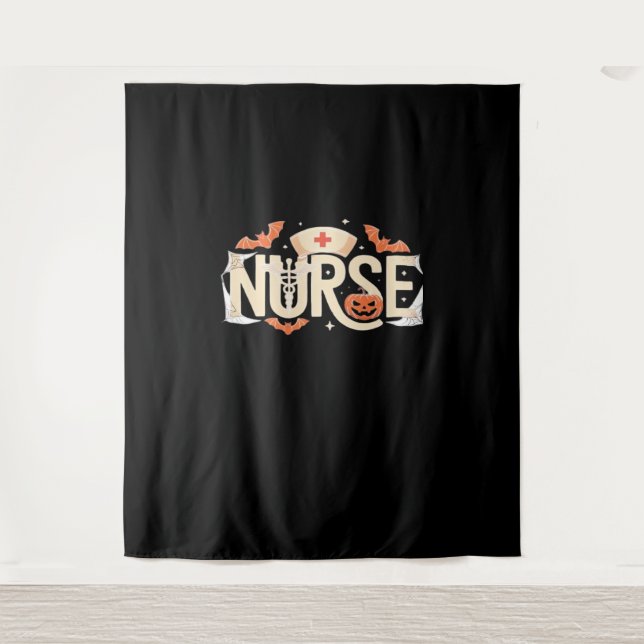 Halloween Nurse Typografie - Spooky Medical Design Wandteppich (Vorderseite)