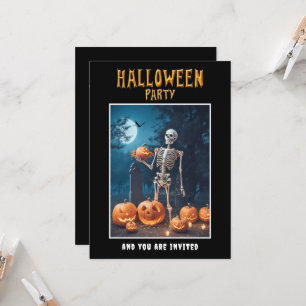 Halloween-Party-Einladung Skelett hält Kürbis Einladung