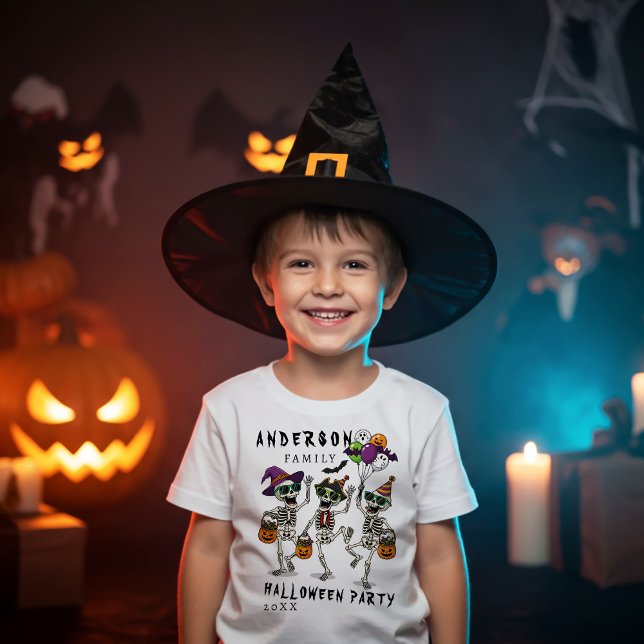 Halloween-Party für personalisierte Familienname Baby T-shirt (Von Creator hochgeladen)