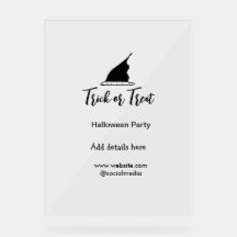 Halloween-Party mit schwarzen Hutdetails bespreche