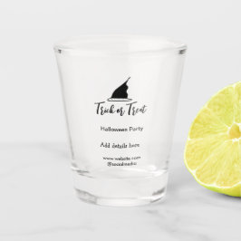 Halloween-Party mit schwarzen Hutdetails bespreche Schnapsglas