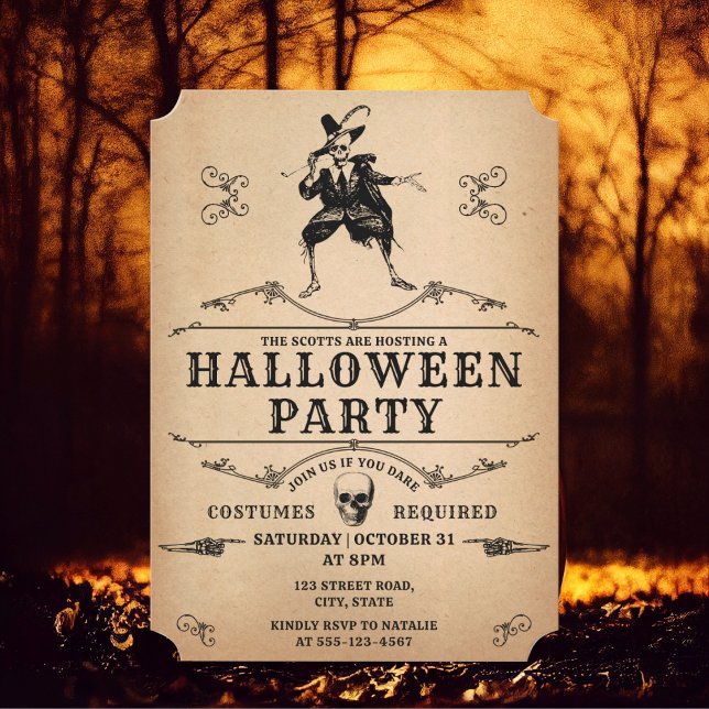 Halloween-Party Tancing Skeleton Gothic Vintag Einladung (Vintage gothic Halloween party invitation against a spooky forest background. )