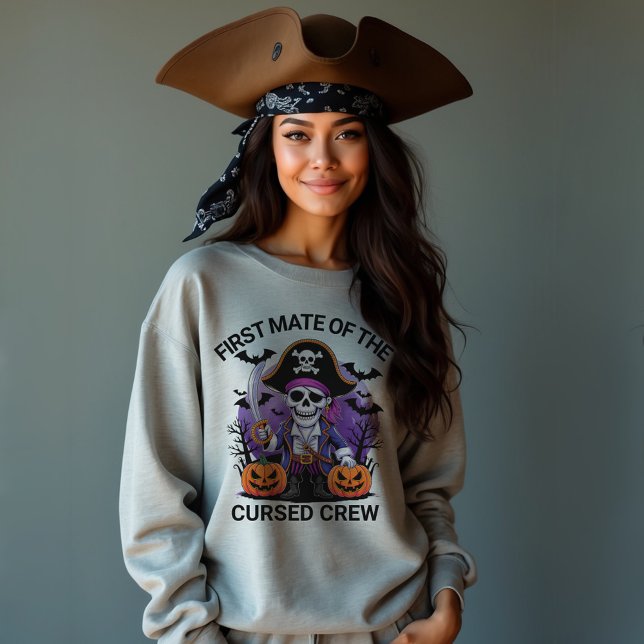 Halloween-Pirat Erster Maat der verfluchten Crew Sweatshirt (Von Creator hochgeladen)