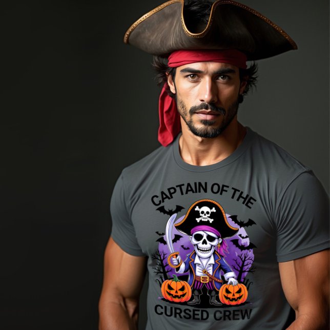 Halloween Piratenkapitän der verfluchten Crew T-Shirt (Von Creator hochgeladen)