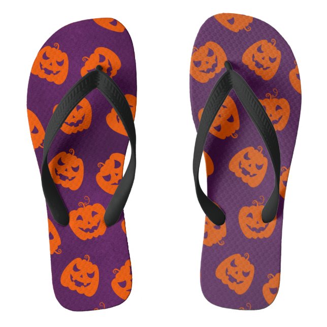Halloween Pumpkins im Lila Hintergrundemuster Flip Flops (Fußbett)