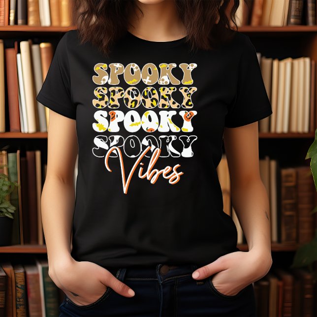 HALLOWEEN RETRO GROOVY SPOOKY VIBES T-Shirt (Von Creator hochgeladen)