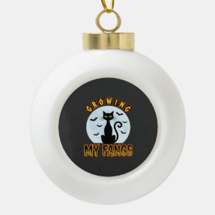 Halloween-Schwarze Katze wächst meine Fangzähne De Keramik Kugel-Ornament
