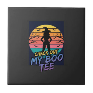 Halloween sieh dir mein Boo-T-Shirt-Design an_1 Fliese