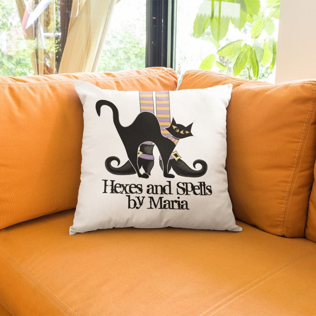Halloween Simple Whimsical Hexenschuhe Schwarze Ka Kissen (Witch black cat custom pillow.)