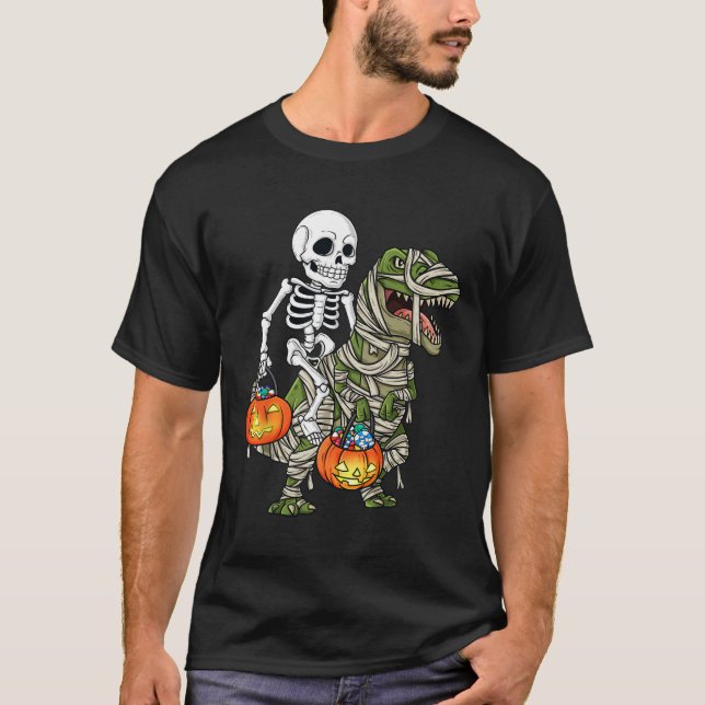 Halloween Skeleton Riding Mummy Dinosaur T Rex Spa T-Shirt (Vorderseite)