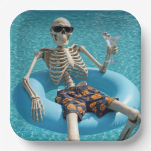 Halloween-Skelett schwimmt in einem Schwimmbecken Pappteller