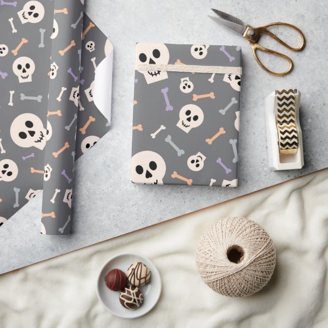 Halloween Skulls und Knochen Nahtloses Wrapping Pa Geschenkpapier (Kunsthandwerk)