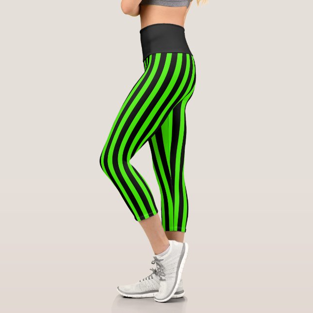 Halloween Slime Green und Black Strip Capri Leggings (Links)