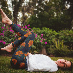 Halloween, Spinnen, Webs, Orangerlilie, Dunkler Wh Leggings<br><div class="desc">Fügen Sie Ihrem Halloween-Ästhetik eine dunkle und romantische Atmosphäre hinzu. Vor einem tiefen, geheimnisvoll blauen Hintergrund blühen lebendige orangefarbene Lilien, die ein Gefühl von unheimlicher Schönheit hervorrufen. Mischköpfe spinnen zarte Netze zwischen den Lilien. Dieses skurrile und dennoch dunkle Design schafft ein charmantes Ambiente für diejenigen, die eine einzigartige Drehung der...</div>