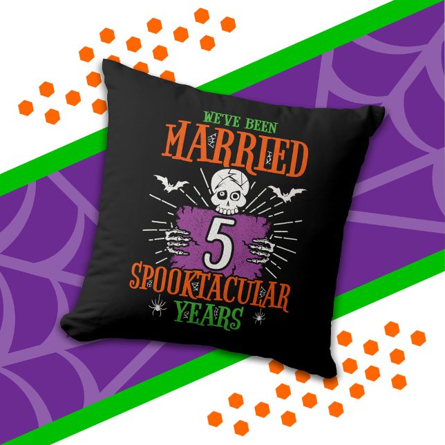 Halloween Spooktacular 5. Hochzeitstag Kissen (Von Creator hochgeladen)