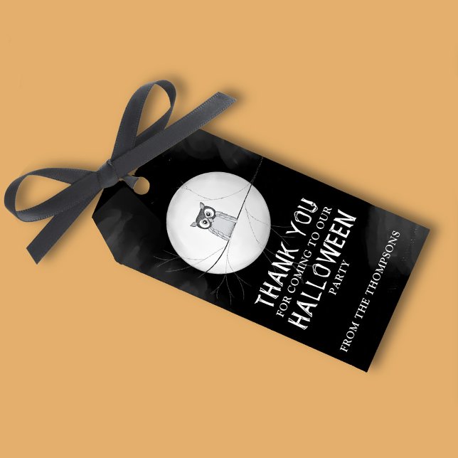 Halloween Spooky Beängstigend Owl Whimsical Niedli Geschenkanhänger (Halloween spooky owl gift tag with full moon sitting on a tree branch. )