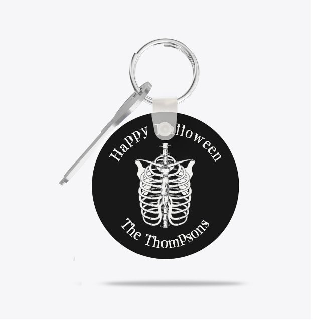Halloween Spooky Beängstigend Skeleton X Ray Schlüsselanhänger (Personalized gothic skeleton Halloween keychain with bold black background design.)